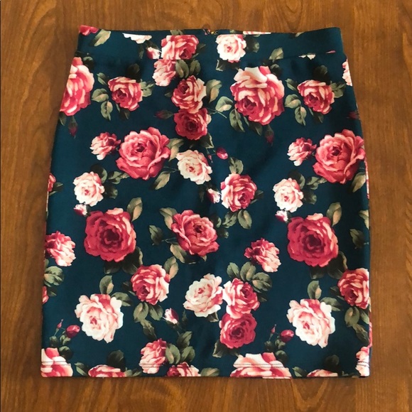 Forever 21 Dresses & Skirts - Forever 21 Flower Skirt